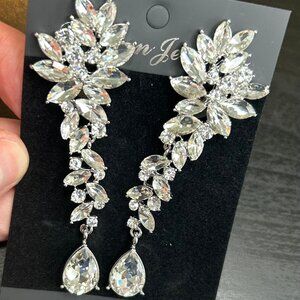 Vintage Inspired Rhinestone Statement Chandelier Clip-on Earrings